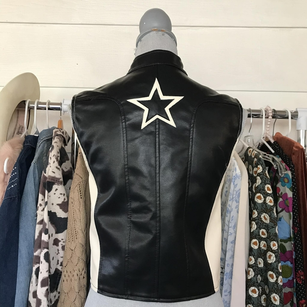 Stoosh NWOT Faux Leather Zip Up Star Outlay Vest Womens Size Small - Picture 2 of 8